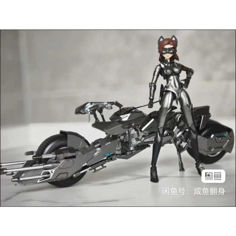 Mech Pig Original DC Series Catwoman \ รถจักรยานยนต์อะนิเมะ Action Figure Assembly ของเล่นสะสมของขวัญสําหรับชาย