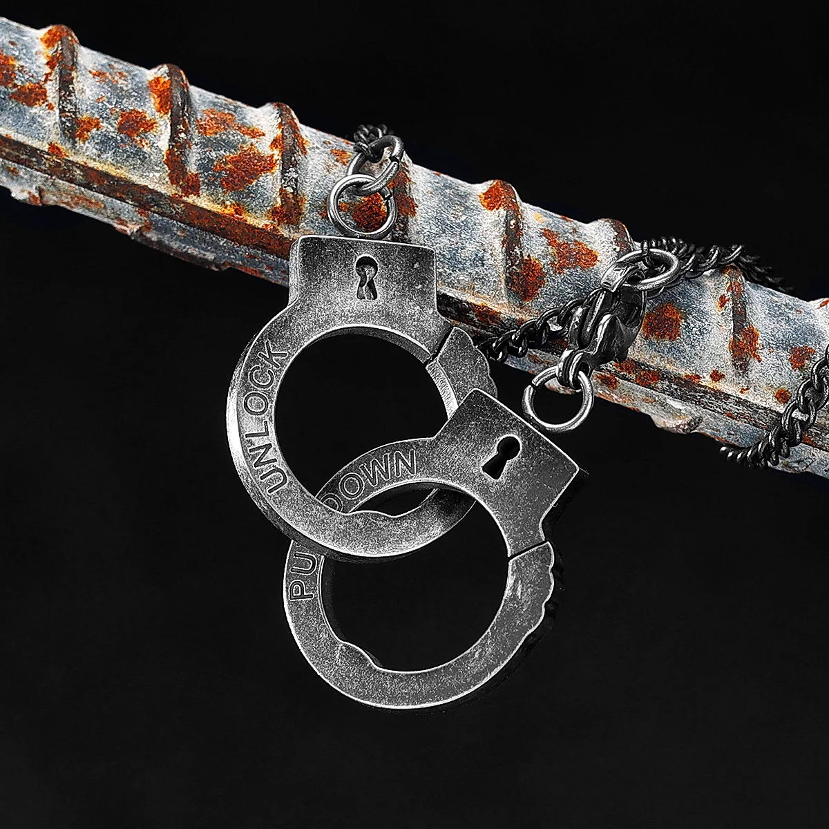 

Vintage Handcuffs Stainless Steel Men Women Bracelets Necklaces Pendants Chain Trendy Fashion Jewelry Creativity Gift Wholesale