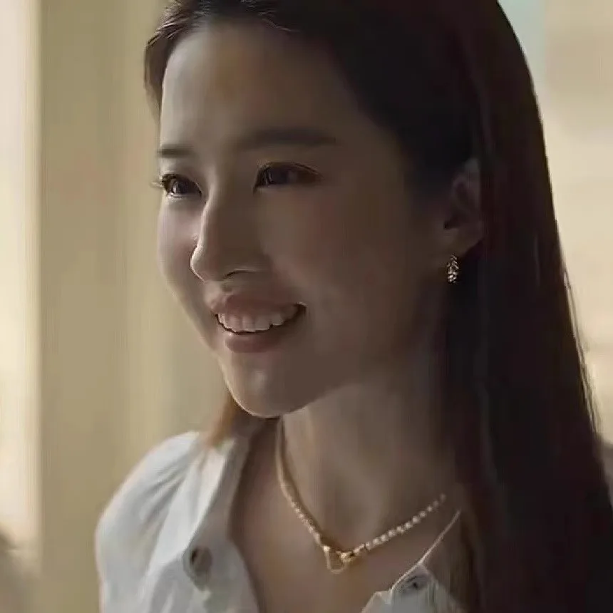 rose's-story-yellow-pearls-necklace-hand-in-hand-clavicle-chain-freshwater-pearl-elegant-high-end-feeling-jewelry-accessory