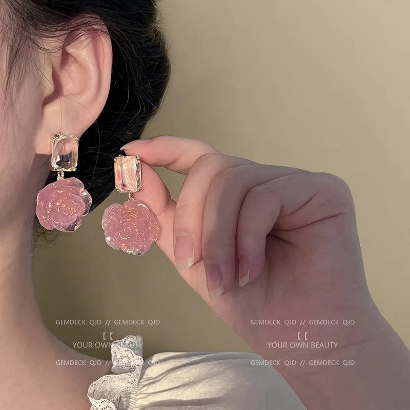 Fashion Elegant Temperament Crystal Pink Flower Pendant Earrings For Women Design Creative Sweet Acrylic Petal Earrings Jewelry