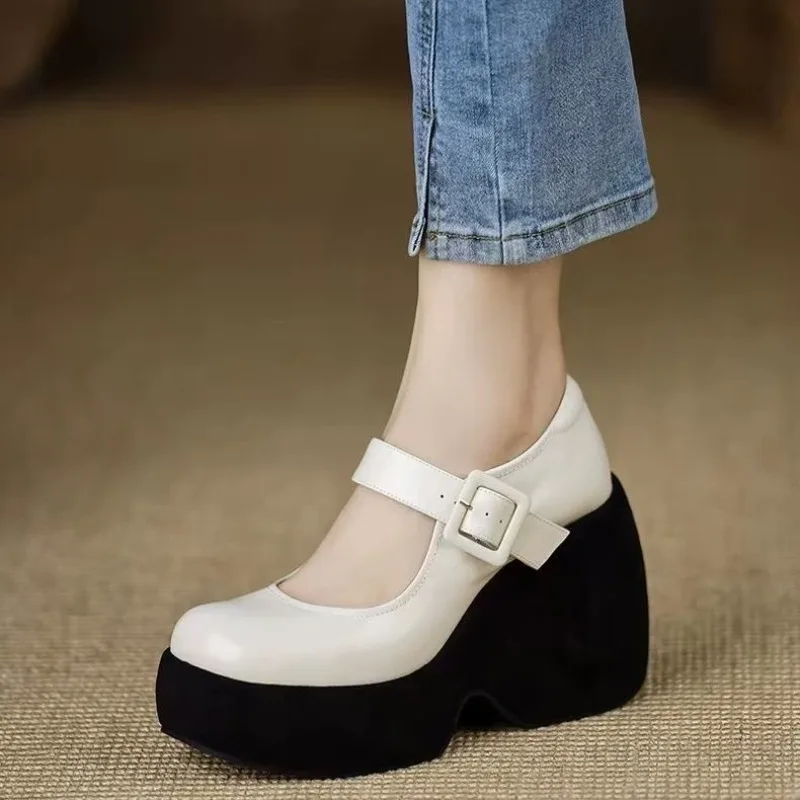

Wedge Platform Platform One Buckle Shallow Single Shoes 2026 New Round Toe Lightweight Retro Women's Shoes