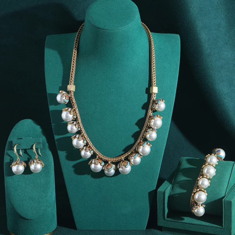Vintage Baroque Pearl Jewelry Sets Short Necklace Colorful Rhinestone Earrings Bracelet Gold Plated Antique Quality Banquet Gift
