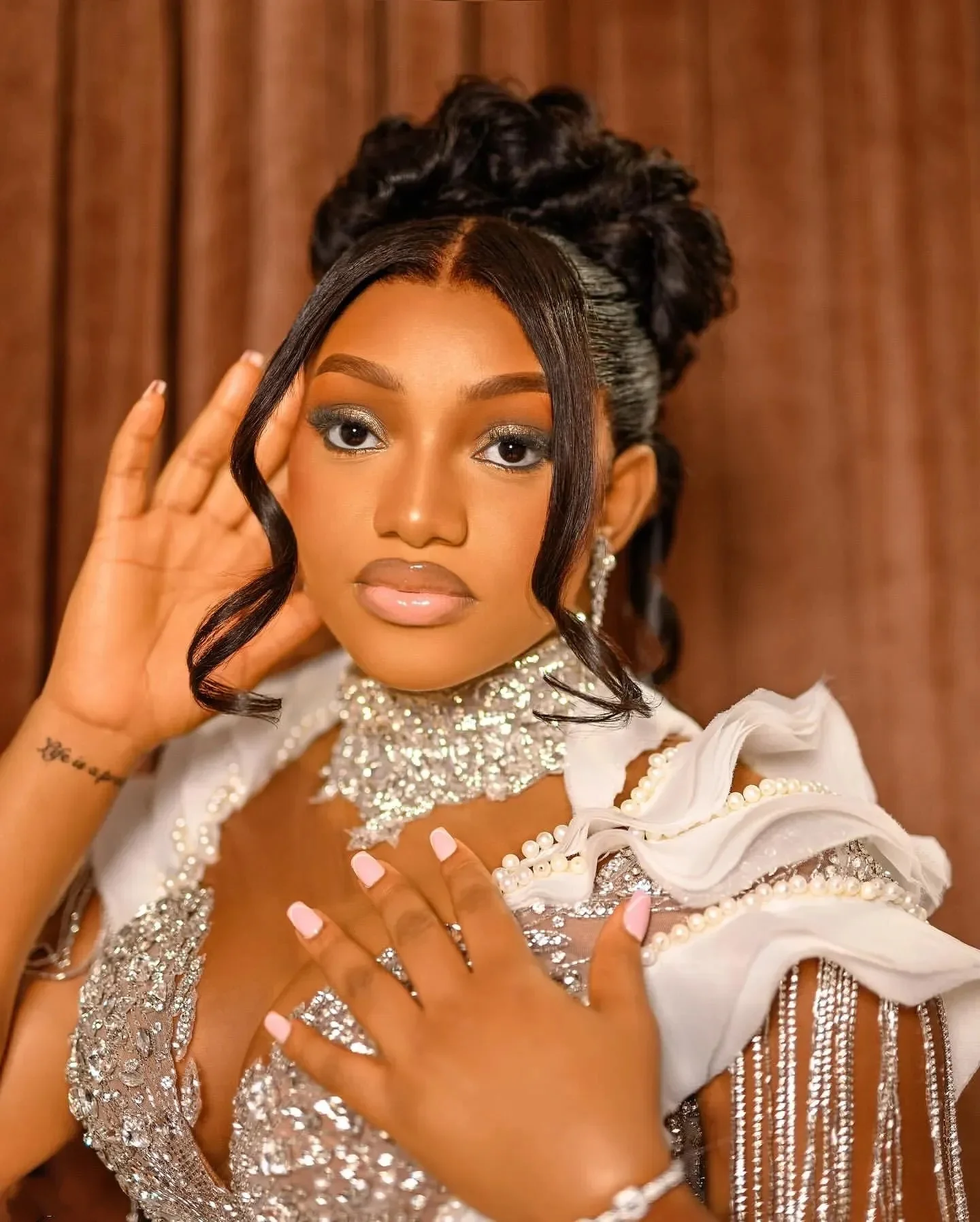 ชุดราตรีทรงเมอร์เมดสีขาวสำหรับงานพิเศษ งานเลี้ยง งานวันเกิด งานหมั้น งานพรอม ประดับด้วยลูกปัดและคริสตัล สไตล์แอฟริกัน