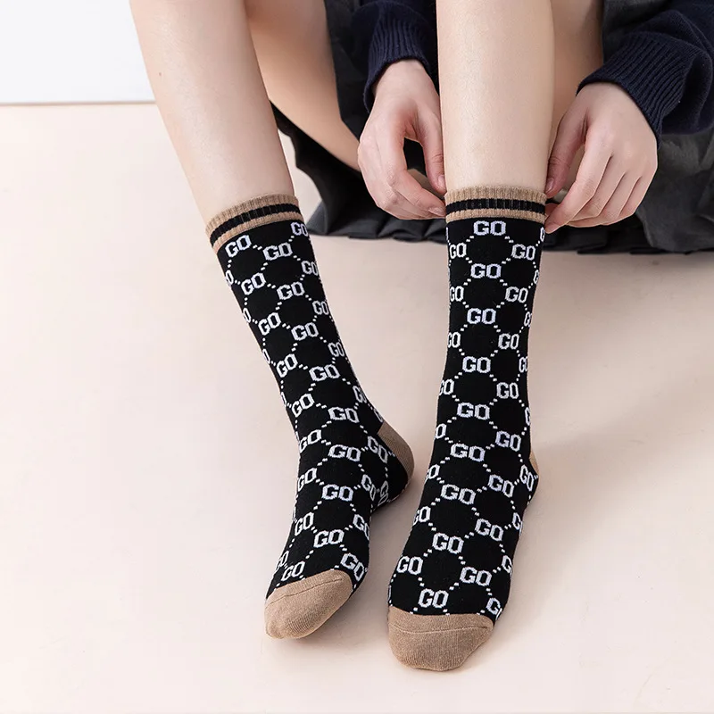 英国ヴィンテージソックス レディース レターミッドライズソックス トレンディで多用途なスタッキングソックス 4足組 (サイズ35-40)