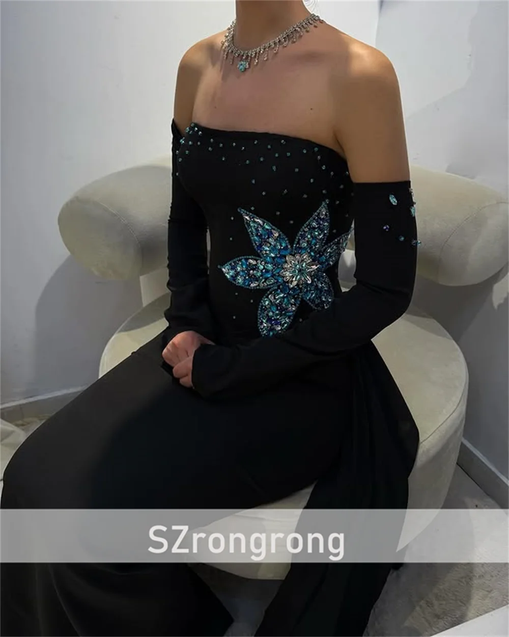 فستان سهرة سعودي مذهل بياقة قارب من الساتان 3/4 كم مع غمد كريستالي بدون ظهر فستان عربي طويل مصنوع حسب الطلب