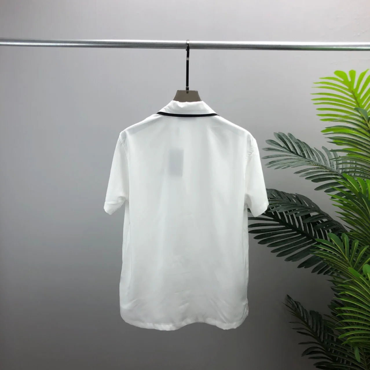 2024 summer New Men\'s Casual CampCollar Short Sleeve Shirts Simplicity white and black Solid color Hawaiian Beach Silk Shirts