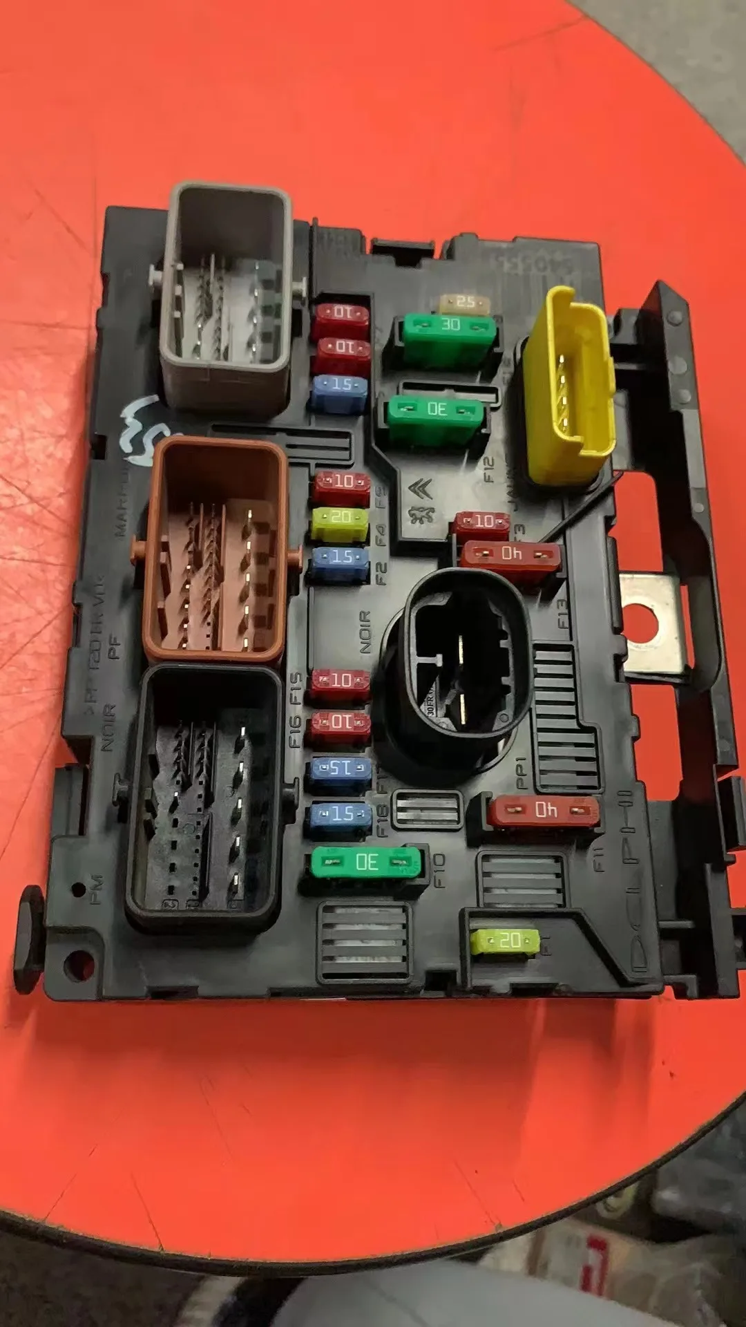 

Original Genuine Fuse Box Unit Control Bsm-l04/l11 9664055780 9664055580 For Peugeot 107 207 307/207cc Citroen C4 C5