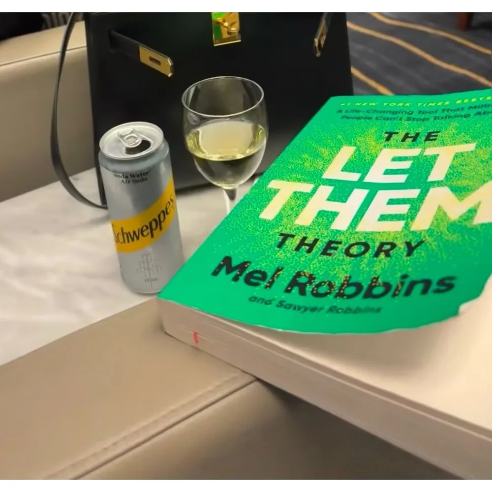 

Книга «Пусть их теории» Mel Robbins Millions of People, обсуждающие инструменты для изменения жизни, книги самоуправления, усиление психологии