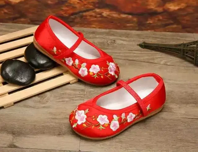 Zapatos de tela de baile bordados para niñas, 6 colores, disfraces de China, Hanfu, Cheongsam, accesorios para actuaciones en escenario