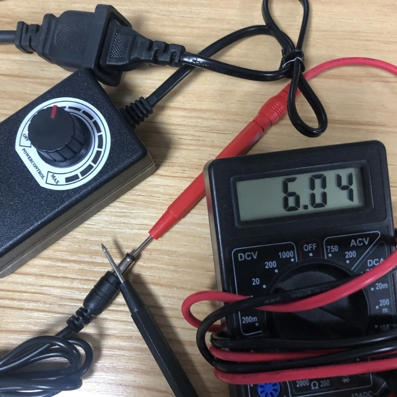 090F Adaptateur réglable à 4-12V