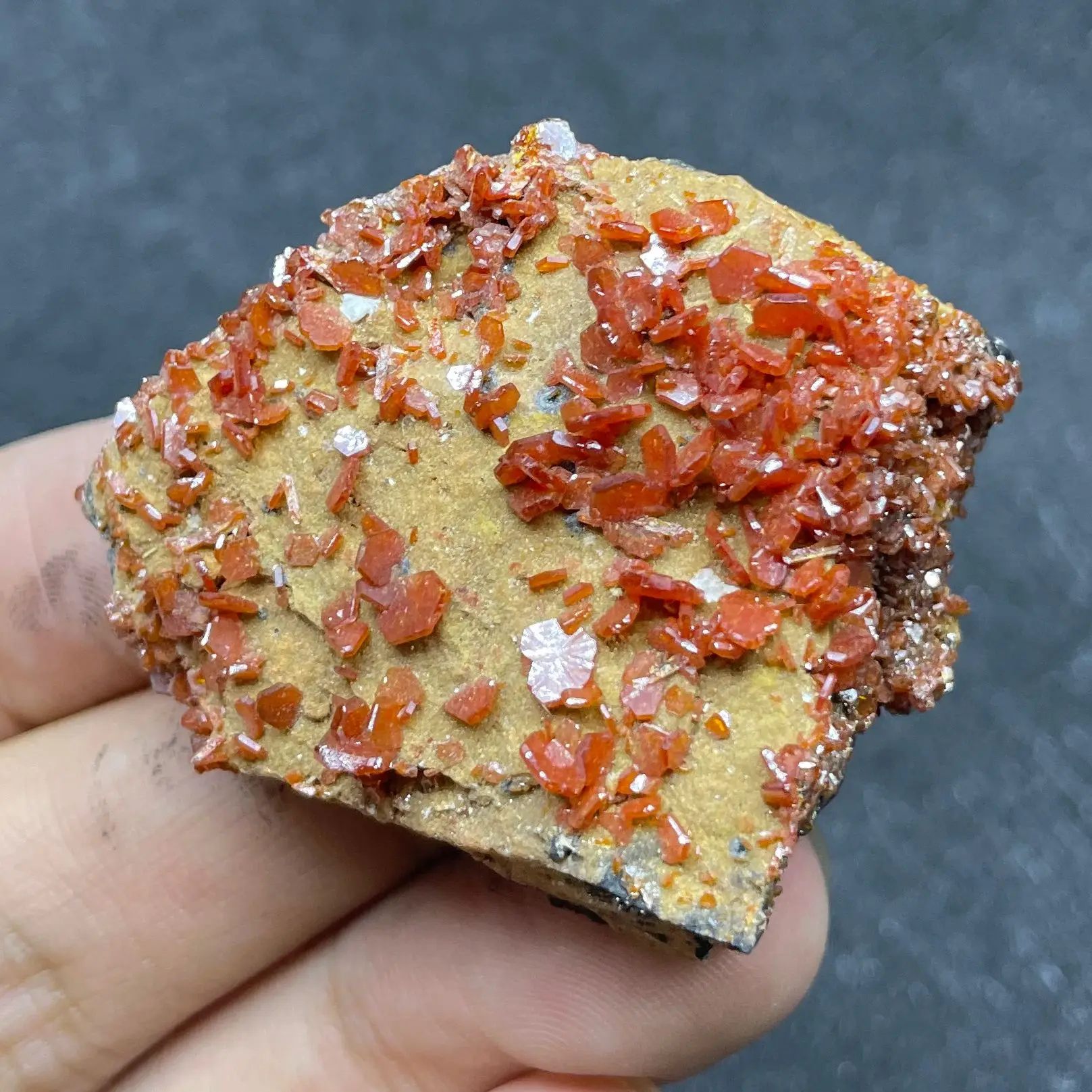 Natural Stone Vanadinite Crystal Mineral Specimen Quartz Cluster Raw Rock Decoration Rough Polished Healing