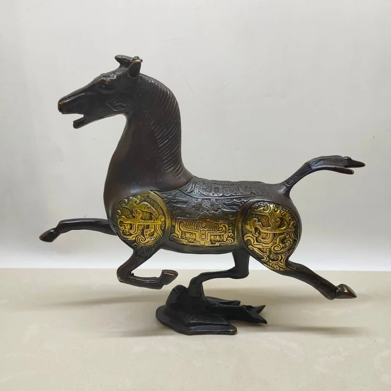 Vintage Horse Trampling on a Flying Swallow Ornament for Home Living Room and Office Decoration, Gilt Bronze Craft of a G