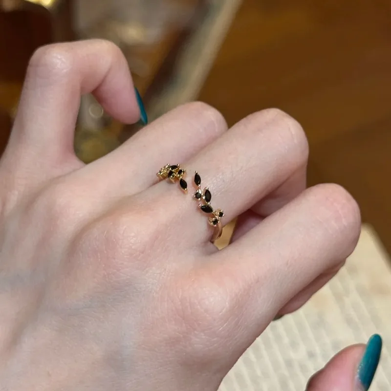 Fashion ear of wheat light luxury unique ring unique  small geometric black diamonds rings for women suitable for daily jewelry