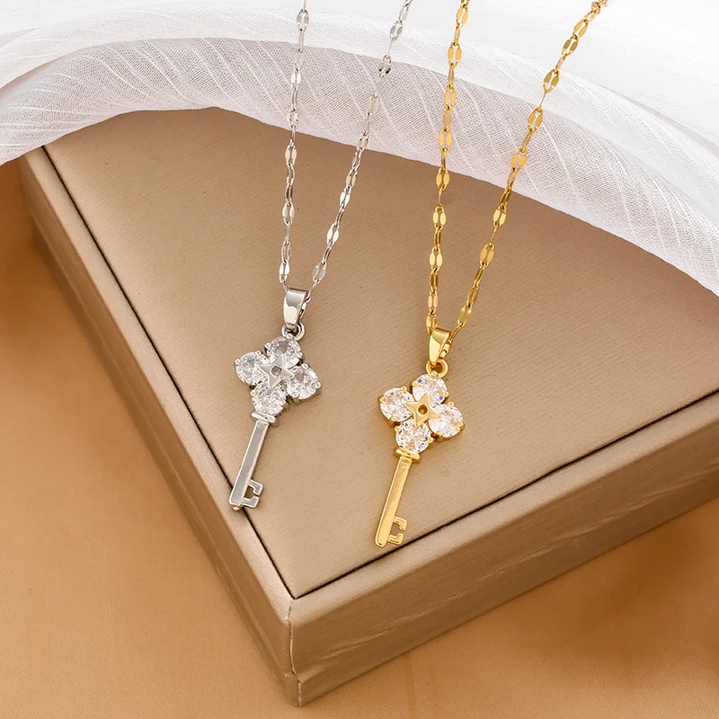 قلادة مفتاح جديدة لعام 2025 للنساء، سلسلة الترقوة من الفولاذ المقاوم للصدأ بمفتاح ذهبي مخصص، مجوهرات متعددة الاستخدامات وعصرية