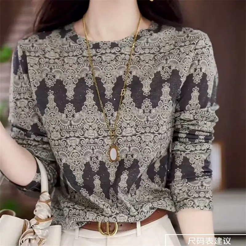 

Новая женская футболка с принтом, стильная универсальная рубашка с длинными рукавами и эластичной резинкой на талии, тонкий модный топ