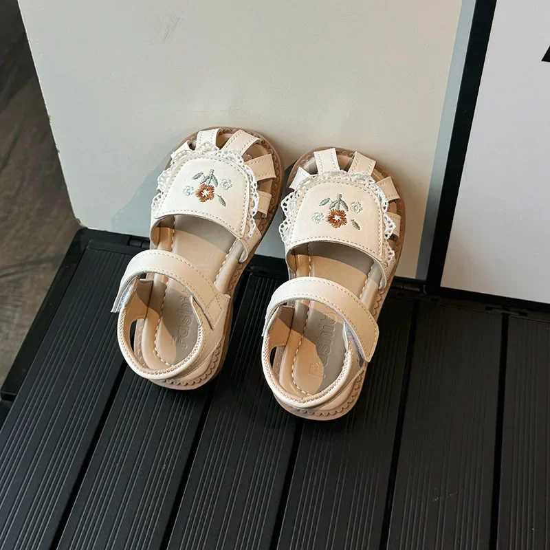 

Children Sandals for Girls 2024 Summer New Fashion Sweet Flowers French Style Cut-outs Soft Sole Princess Cute Lace Beach Shoes