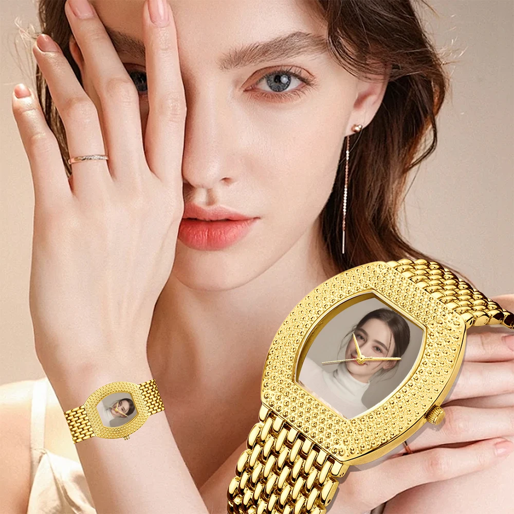 Um relógio personalizável em forma de barril. Você pode personalizar com um logotipo da empresa, família ou fotos de animais de estimação. Compre com um presente requintado p