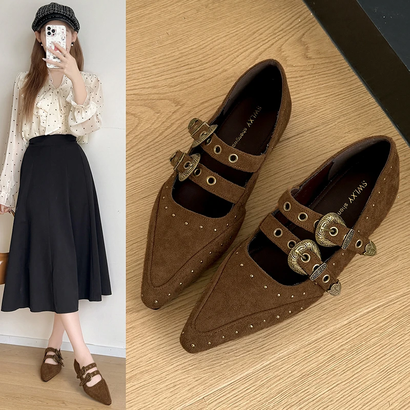 Retro Rivet Pointed Toe Shallow Mouth Heightened Single Shoes 2025 New Flat French Evening Breeze Mary Jane Shoes