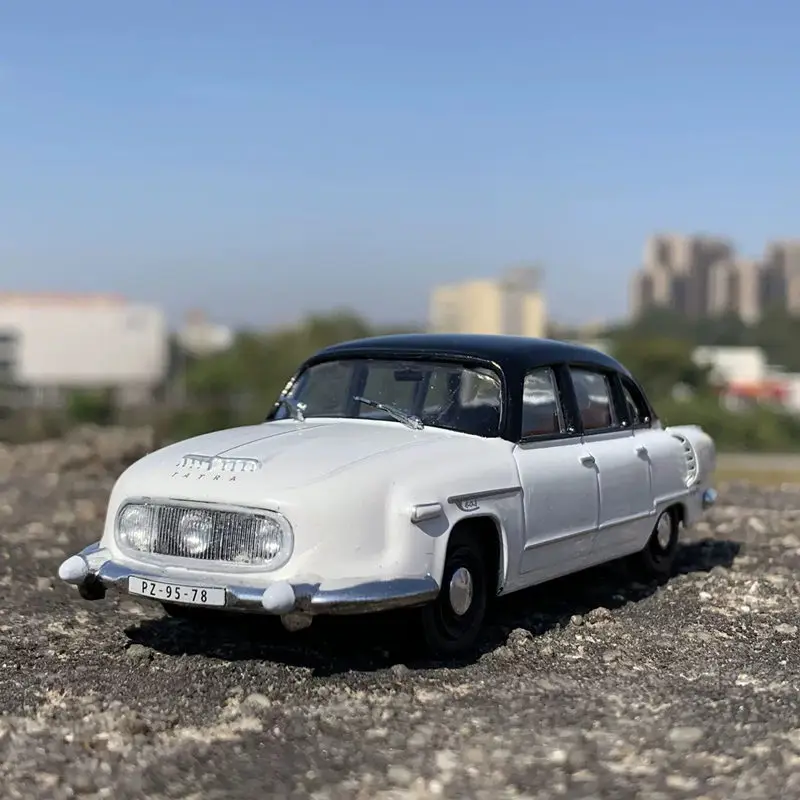 1/43 Tatra 603 Alloy Luxury Vintage Sedan Model Diecast Metal Classic Retro Parade Vehicles Car Model Simulation Collection Gift