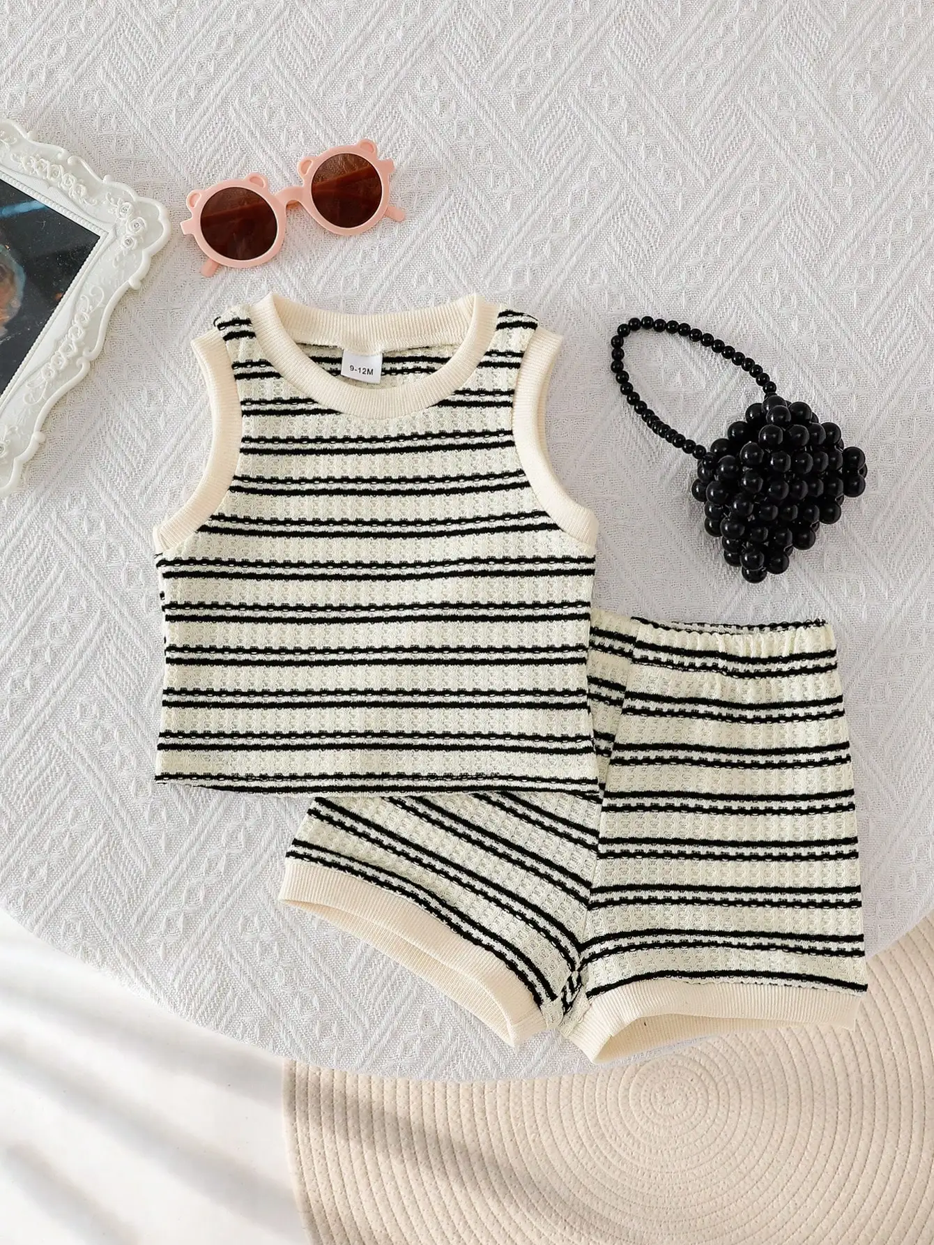 Zweiteiliges Set für Babymädchen: gestreifte, atmungsaktive Wollweste und Shorts im süßen und coolen Stil, niedlich und elegant, geeignet für – Detail 2