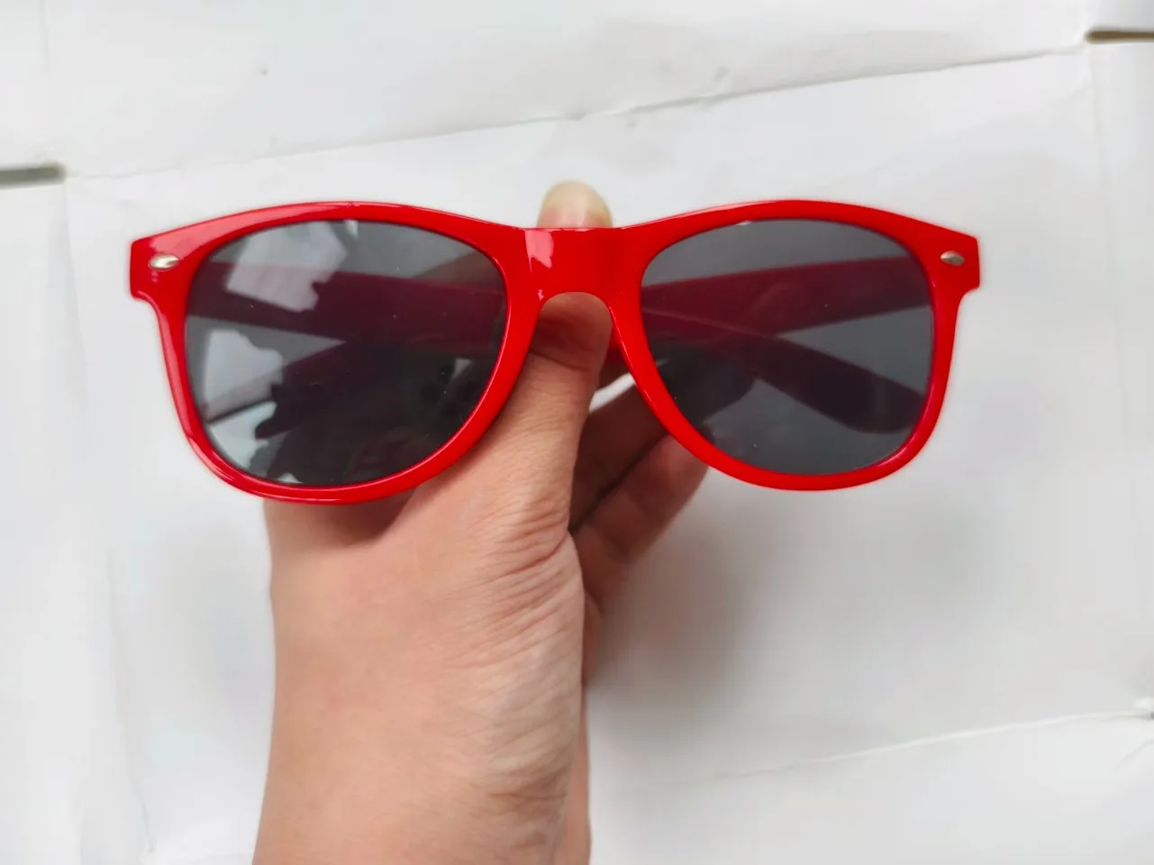 2025 Neue Bonbonfarbene Sonnenbrille Unisex UV400 Anti-UV Sonnenbrillen für Damen und Herren Outdoor Fahren Strand Party Eyewear – Detail 1