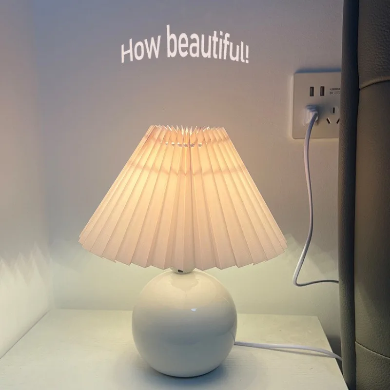 Керамическая плиссированная настольная лампа в скандинавском стиле, прикроватная лампа для спальни в скандинавском стиле, сетчатый красный свет