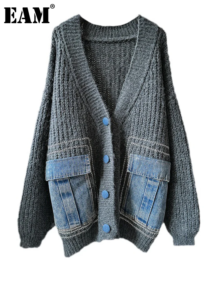 

[EAM] Gray Denim Pocket Big Size Knitting Cardigan Sweater V-Neck Long Sleeve Women New Fashion Tide Spring Autumn 2024 1DH6701