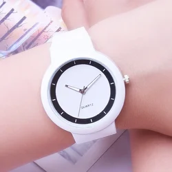 Relojes blancos para mujer, pulsera de cuarzo analógico con banda de silicona, a la moda