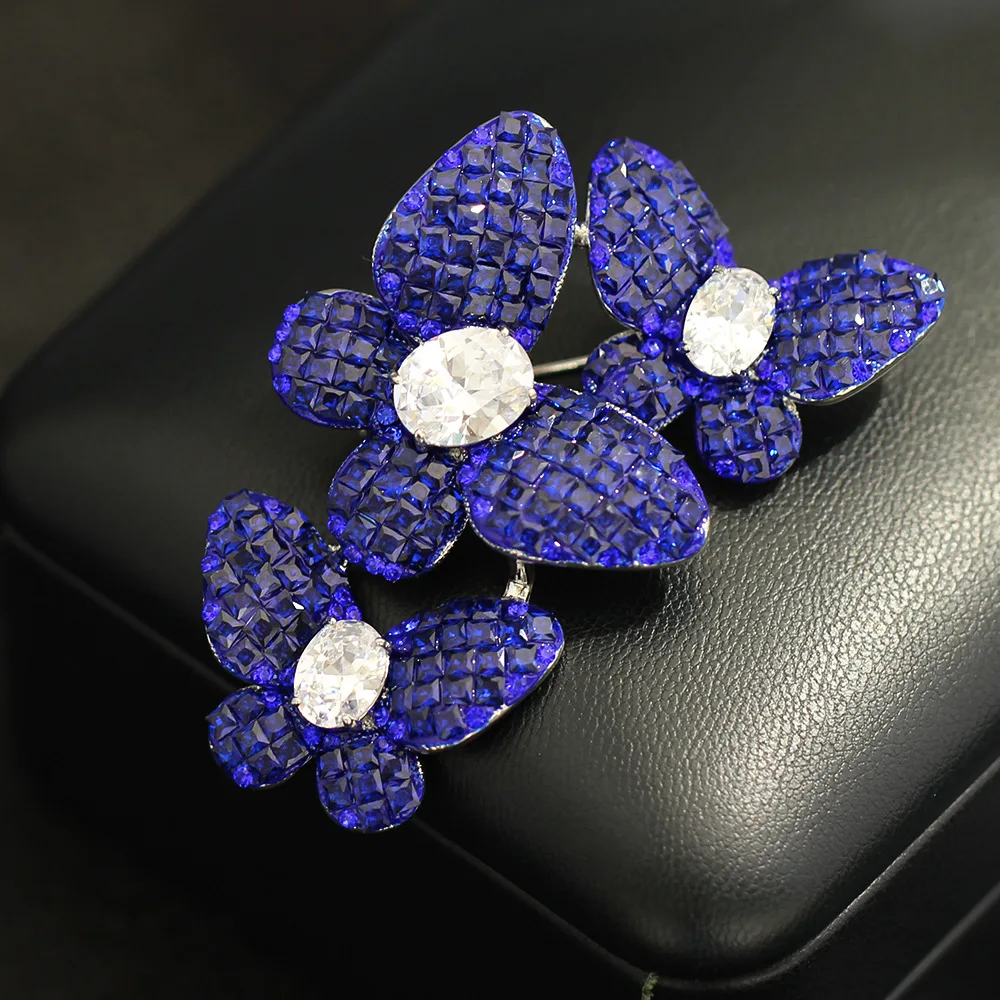 High End Crystal Inlaid Square Blue Diamond Three Butterflies Brooches for Women Luxury Design Elegant Dress Coat Accessory Pin