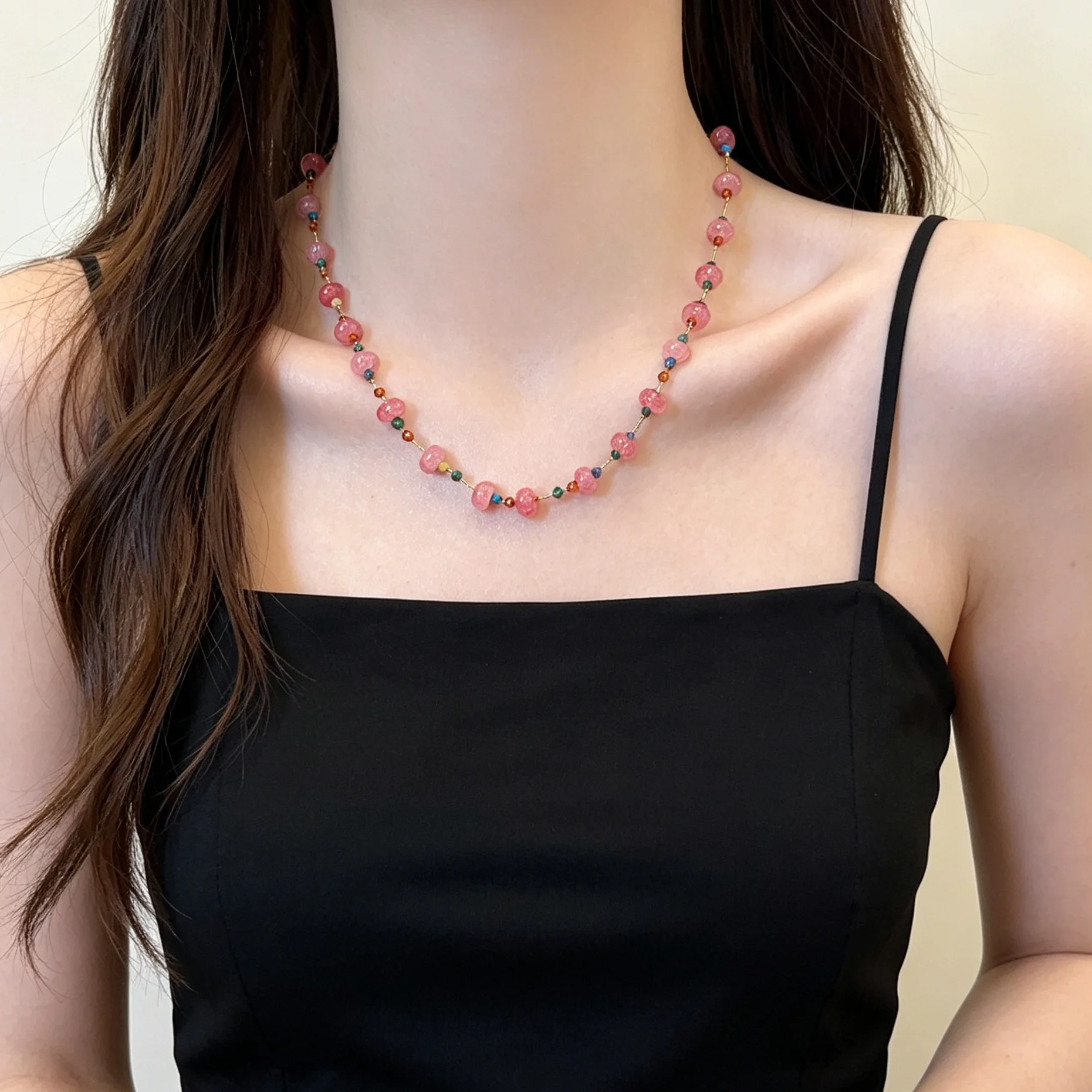 Dopamine Pink Crystal Bead Necklace for Women: Light Luxury, Niche, Beach-Ready Accessory – 2026 New Collar Necklace
