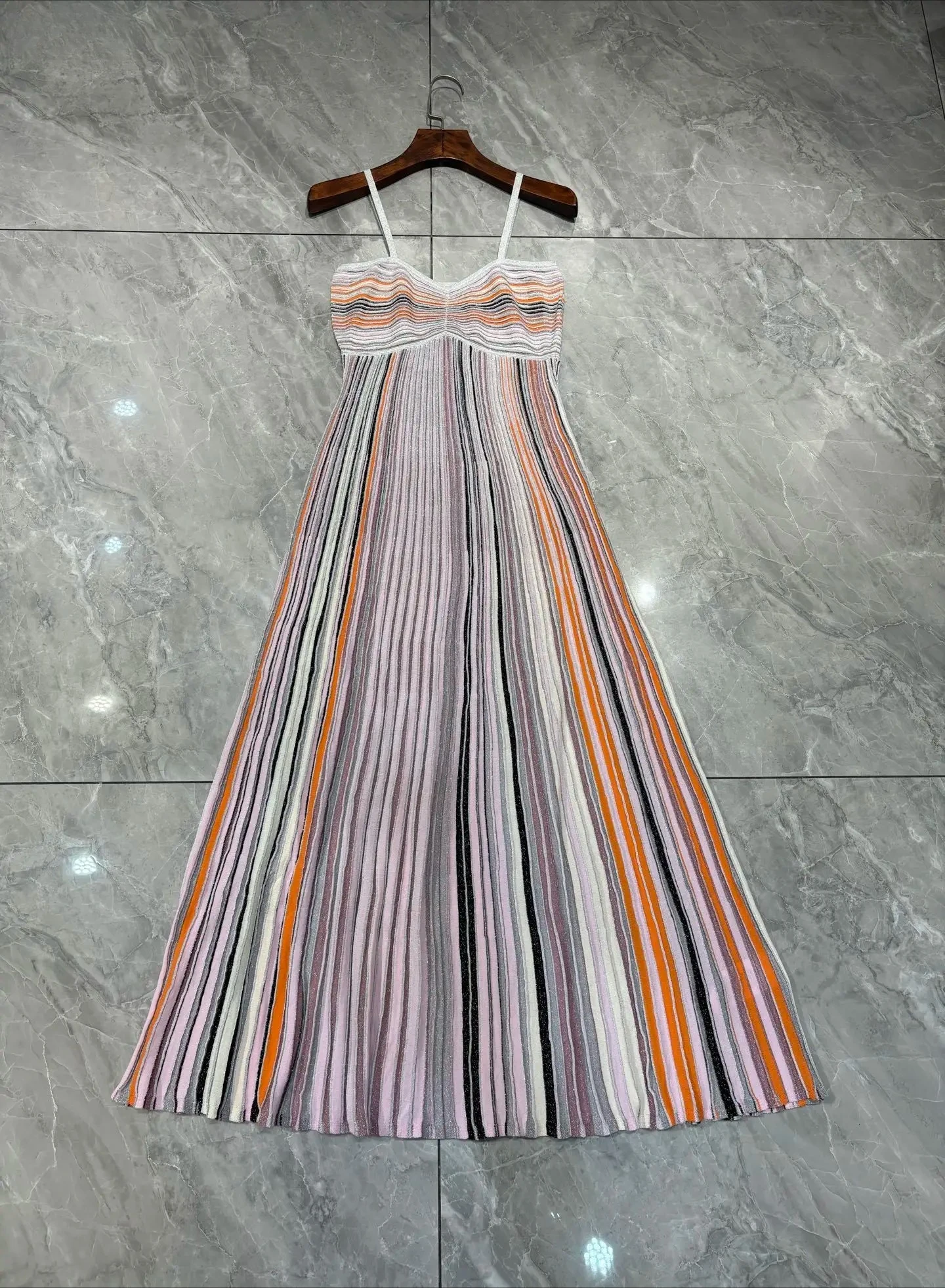 Vestido con tirantes bloqueados de línea colorida estilo playero, novedad de verano para mujer, vestido largo elástico ajustado de punto con lentejuelas a la moda