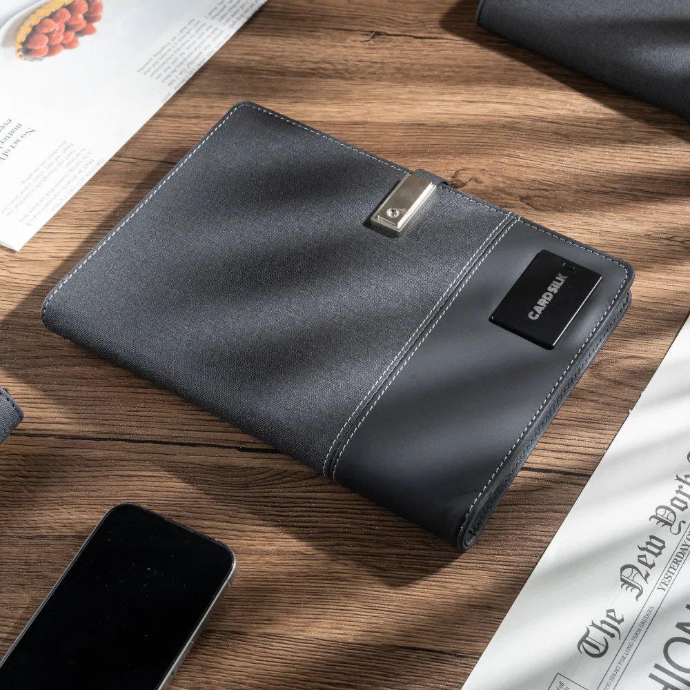 دفتر ملاحظات A5 مزود بنك طاقة، شحن لاسلكي، كابل شحن، محرك أقراص USB، حامل هاتف مغناطيسي متعدد الوظائف للمكتب