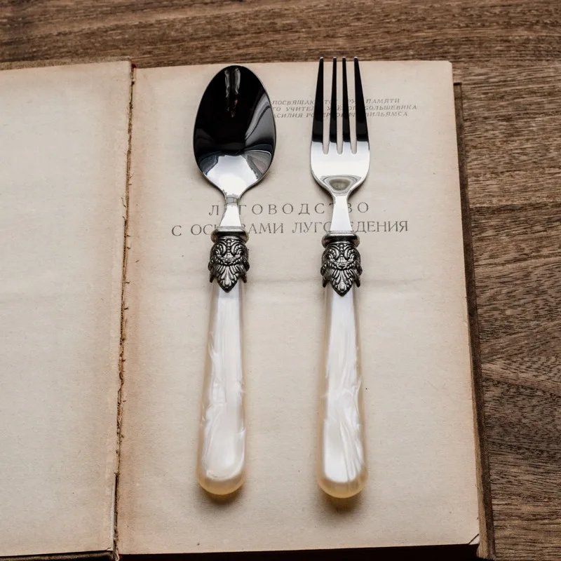 1PC Stainless Steel Retro Baroque Relief Tea Color Shell Handle French Cutlery Dessert Spoon Fork Household Goods