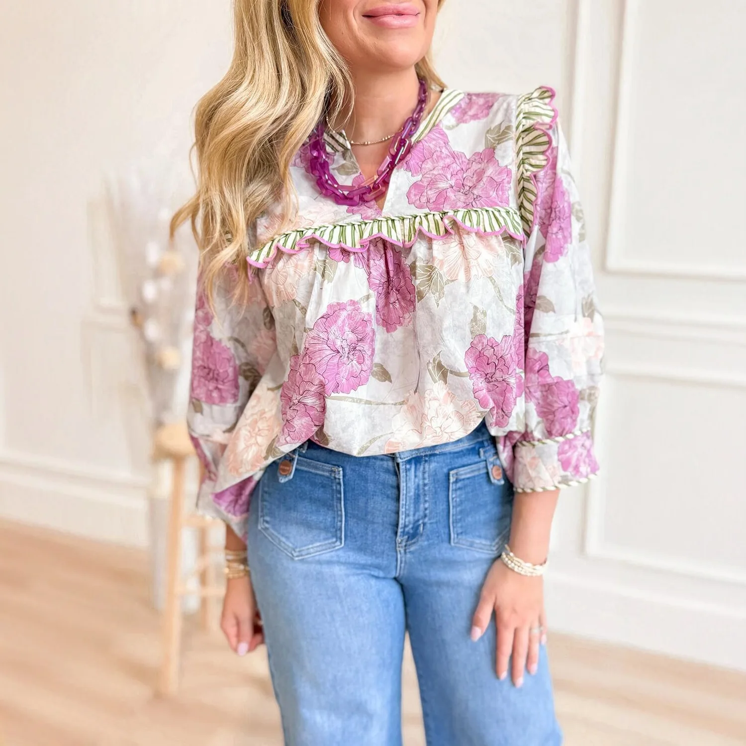 

Новая женская блузка 2026 года с цветочным принтом, воротником-рюшем и пышными рукавами из шифона – элегантный и модный стиль для женщин