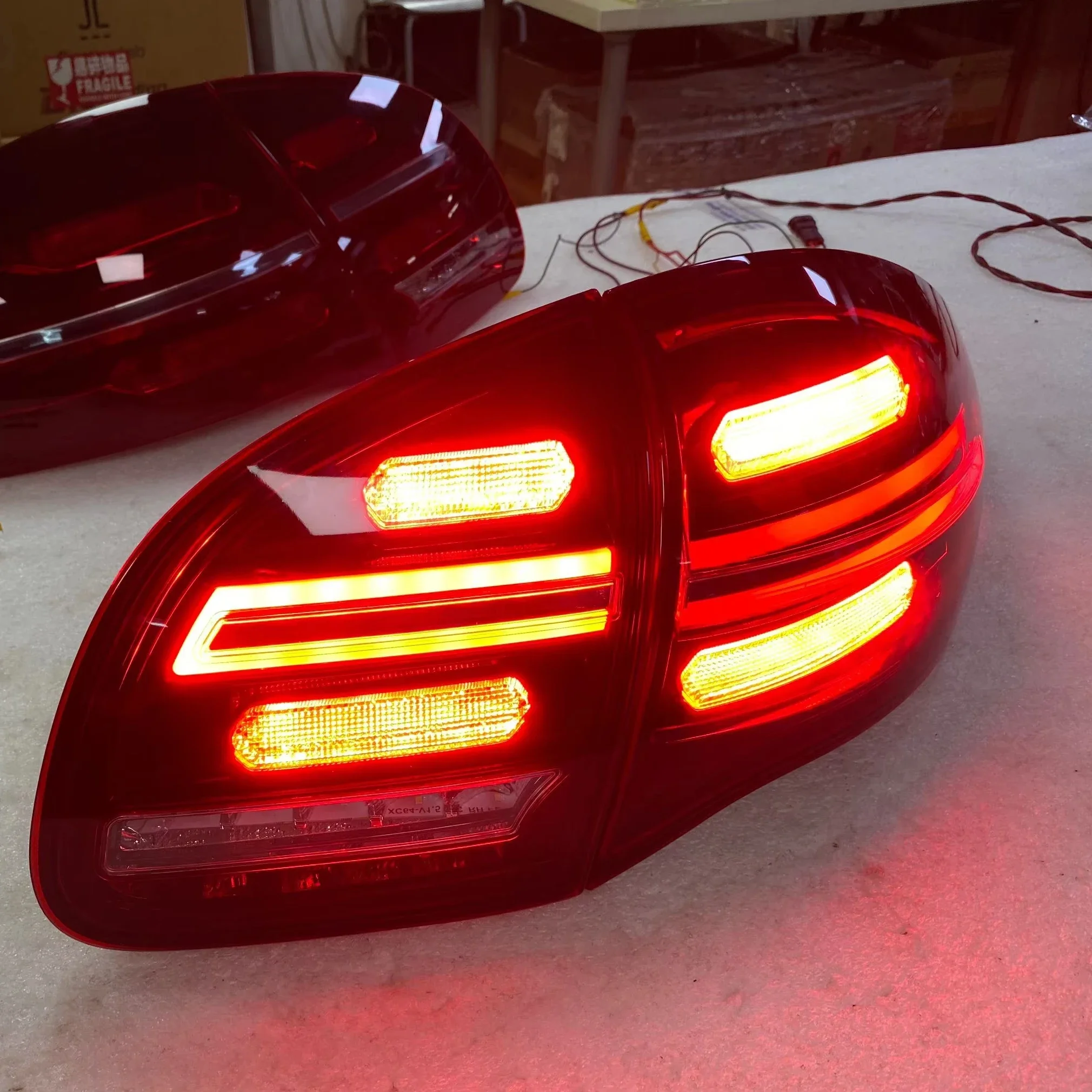 

AIROW For Porsche for Cayenne LED Rear Light Tail Lamp Dark Red Color 2011-2014 CN Red