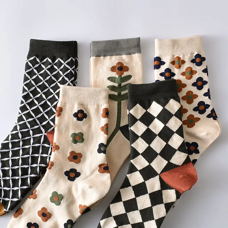 

5 Pairs Women's Mid-Calf Cotton Socks Set Fashion Brown Floral Korean Style Spring Fall Ladies Winter Warm Socks Grip Socks 2025