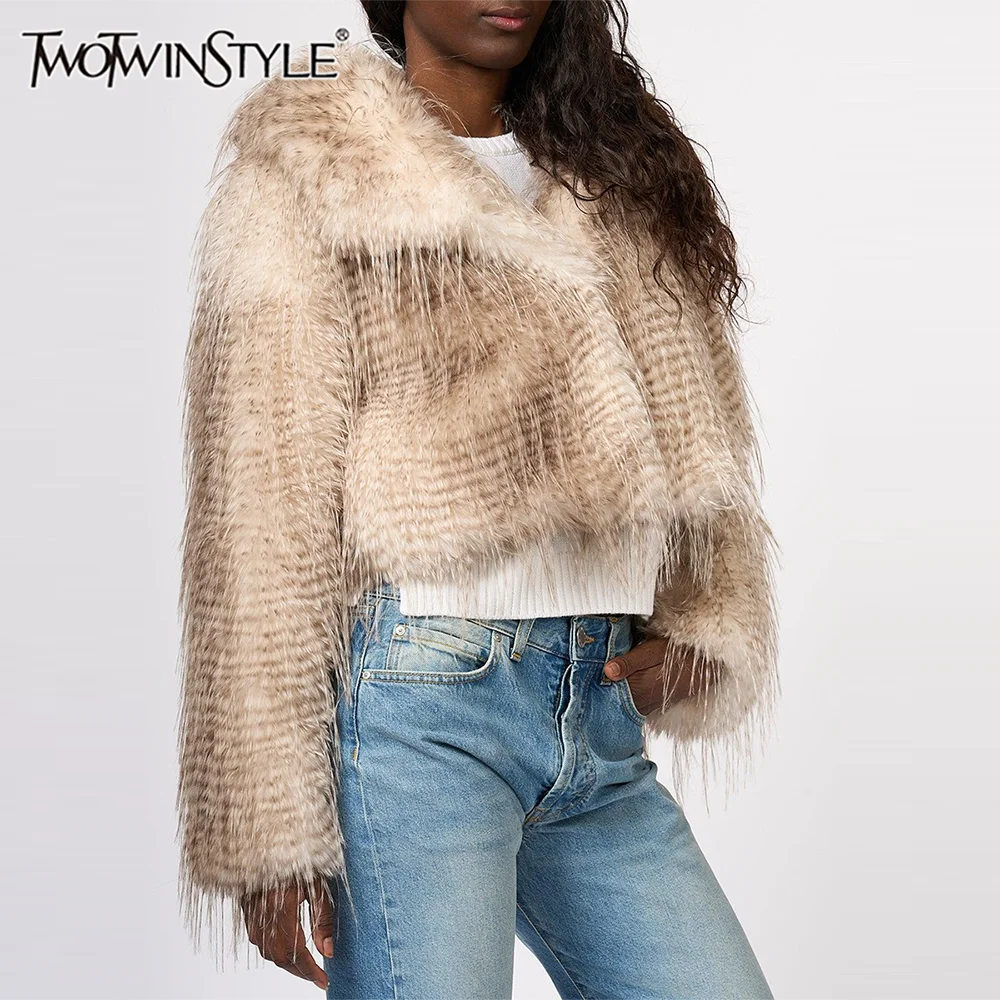 

Куртка TWOTWINSTYLE в стиле кэжуал-шик из искусственного меха в полоску для женщин, с отложным воротником, длинными рукавами, стильная свободная укороченная модель для зимних городских прогулок