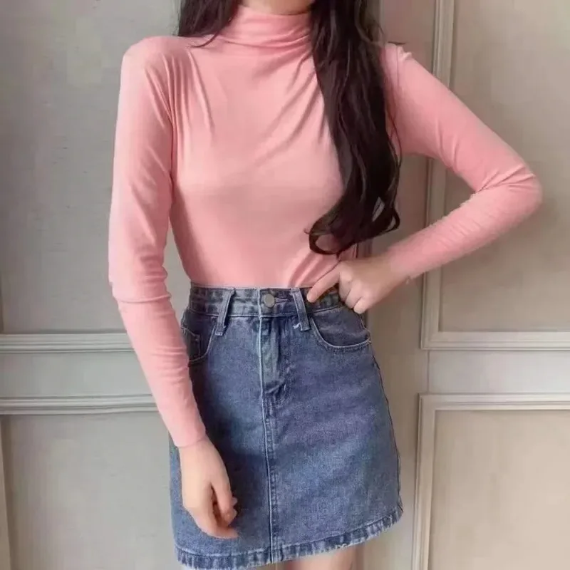 This Flattering Half-Turtleneck Base Top is Smooth and Cozy, Perfect for Daily Work, Weekend Strolls, and Layered Looks.