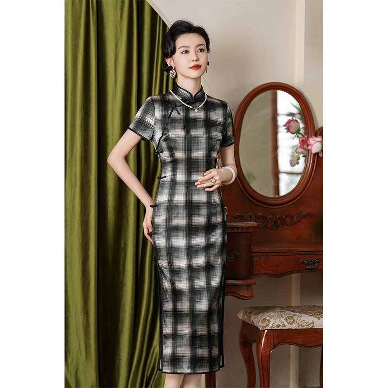 High Quality 2024 Summer Retro Plaid High-End Real Silk Cheongsam Qipao Black and White Mid-Length