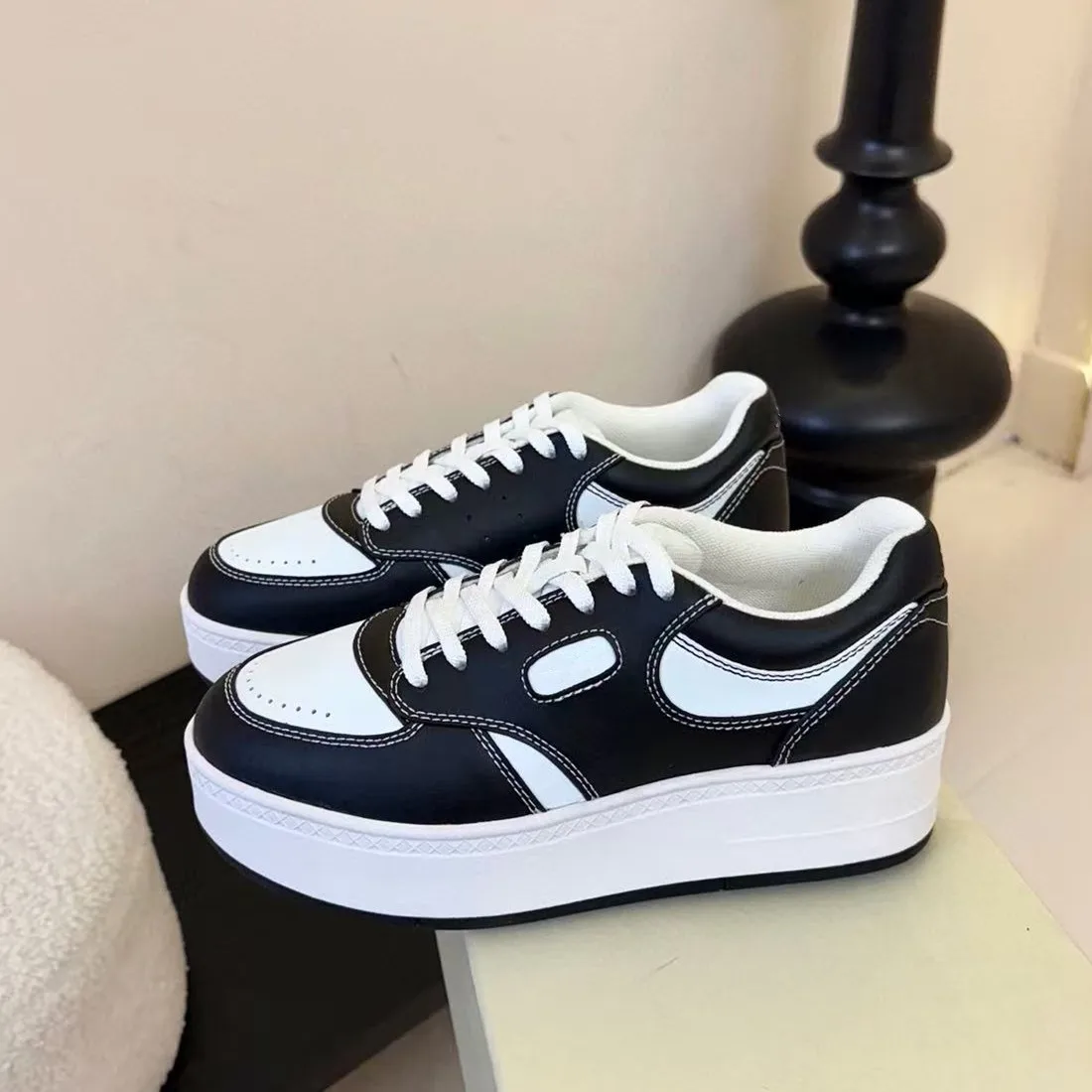 

Genuine leather thick soled German training shoes, women's white shoes, height increasing versatile sports and leisure shoes,