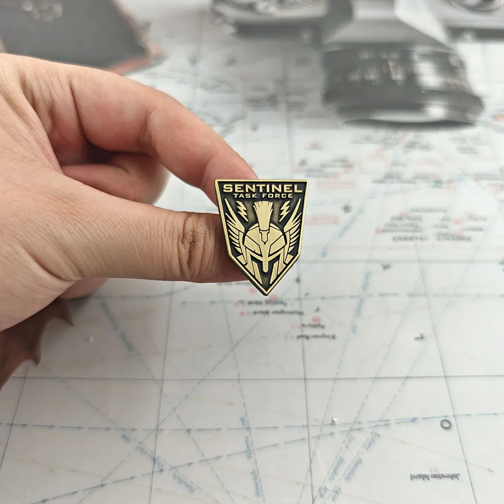 Klassisches Spiel, Schildförmiges Spitzes Metallabzeichen, Sentinel Task Force Emaille-Pins, Taktisches Schießspiel-Zubehör, Brosche, Geschenk – Detail 6