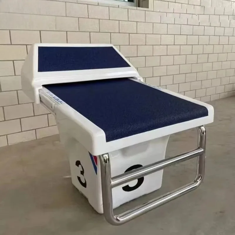 

Соревнования по плаванию с ручными направляющими. Соревнования на платформе для дайвинга. Стандартная зона початки плавания. Линия бассейна.