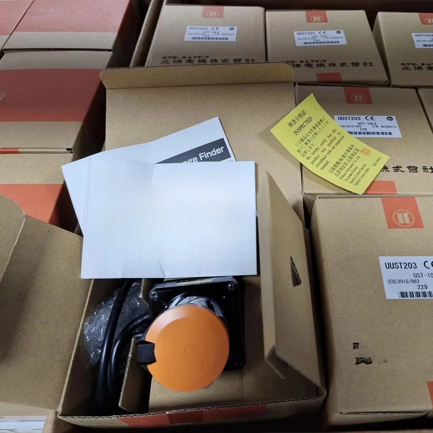 Продукт сканирующего дальномера UST-10LX 2D имеет диапазон измерения 10 м.