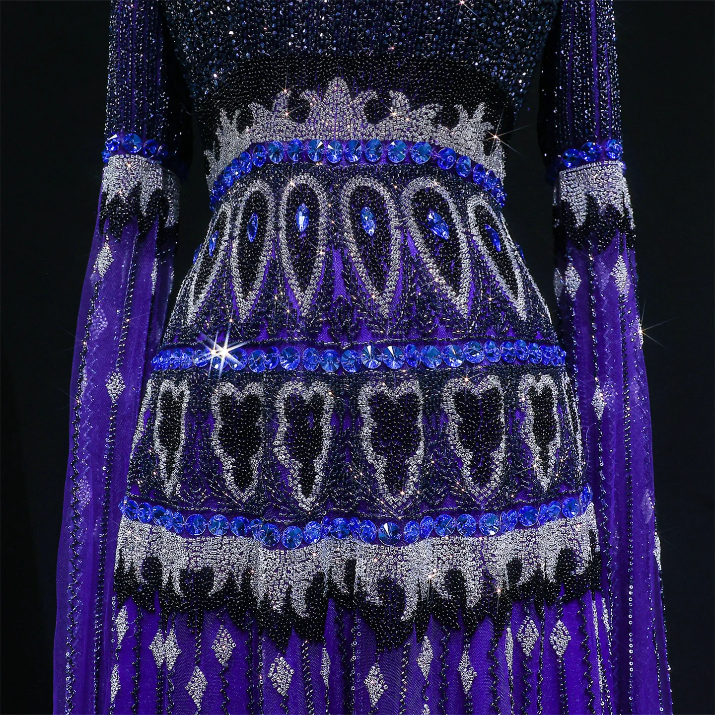 Sharon Said Dubai Luxus Übergröße Lila Abendkleid mit Cape-Ärmeln Hochwertig Perlenbestickt Saudi-Arabisches Damen-Partykleid SS009 Maßanfertigung – Detail 10