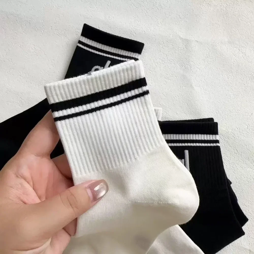 A * yoga meias femininas yoga esportes meias casuais algodão meias esportivas sazonal unisex preto e branco longo tubo acessórios