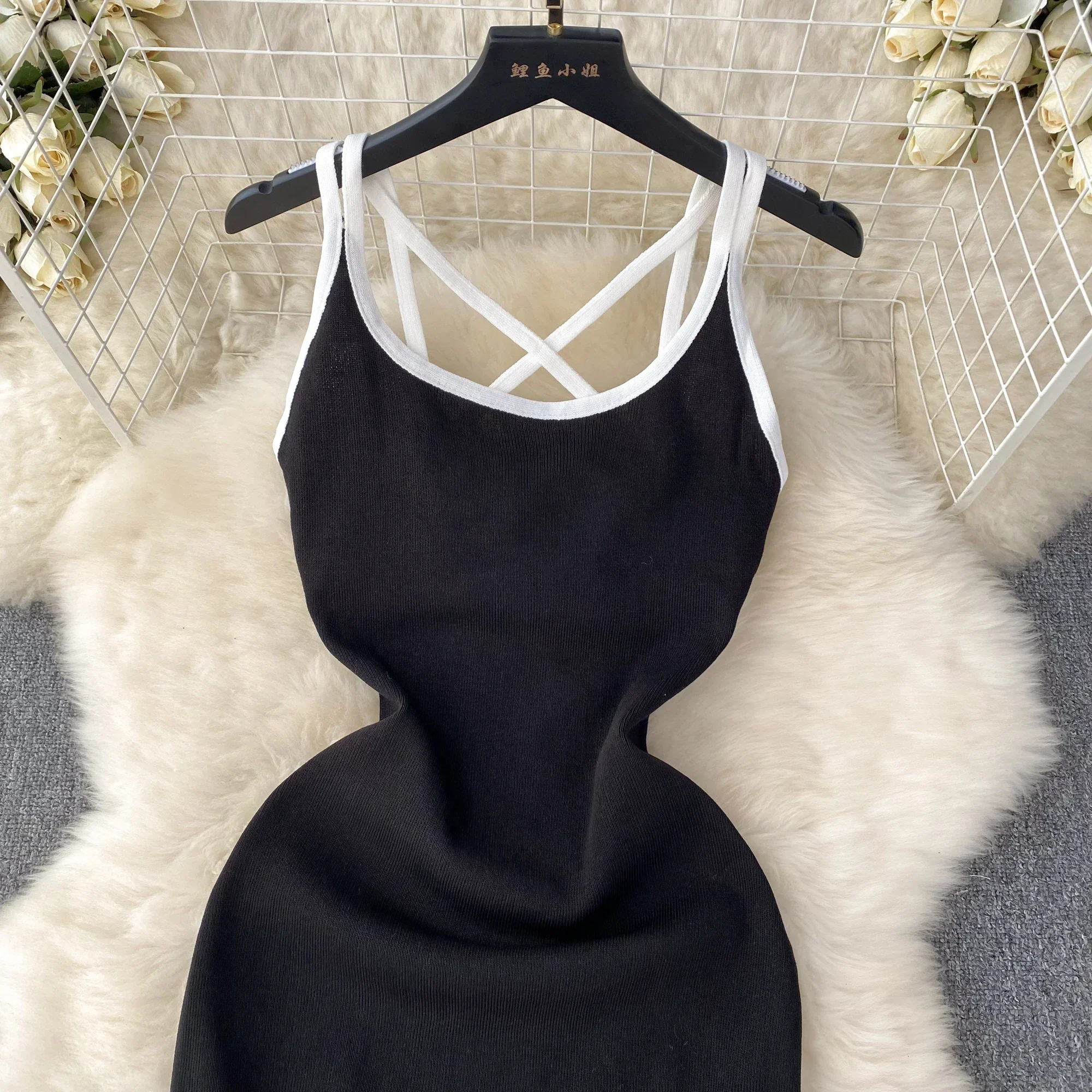 2025 여름 니트 섹시한 스트랩 드레스 U 넥 크로스 여성 탱크 Elatic 허리 Bodycon Sundress 여성 비치 백리스 짧은 드레스