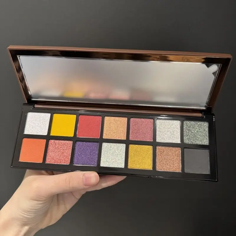 The Brilliant Star River 14-color Eyeshadow Palette Is Shiny And Easy To Apply With A Pearlescent Luster