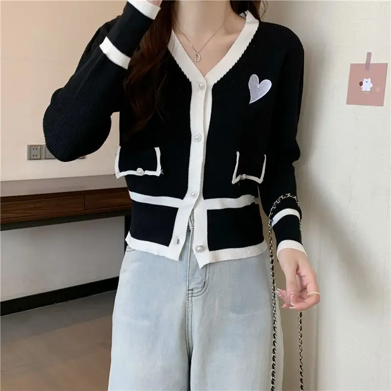 2024 Women\'s Clothing Black and White Contrast Color Love V-Neck Knitting Cardigan Spring Autumn All-match Sweaters Tops Coat