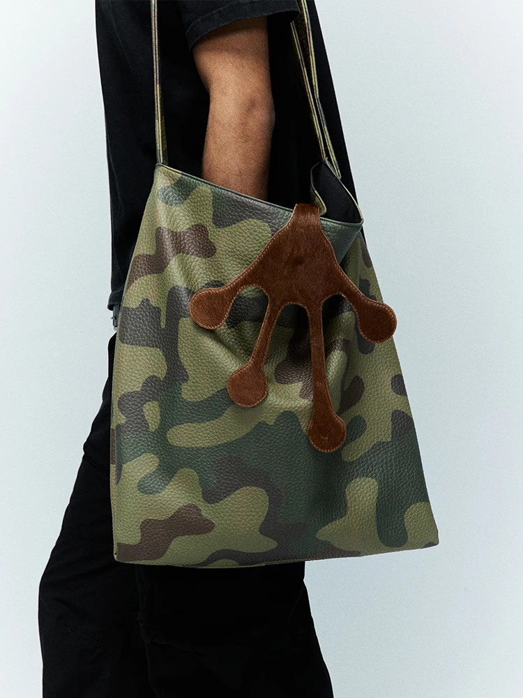 New Fashion Camo Pattern Embossed Frog Claw Design Buckle Bag Large Capacity And Adjustable Personalized Shoulder Women 's Bag