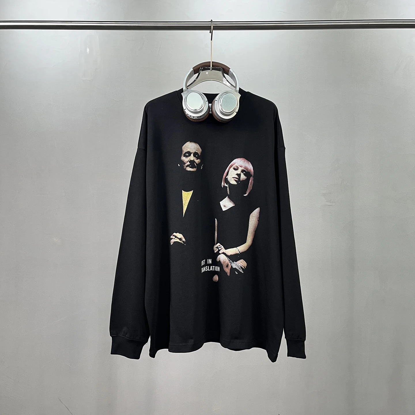 

Retro Faion Solo Emotional Character Print Ro Loose ex round Ne Long Sve T-irt Comfortable Breathable Casual Top